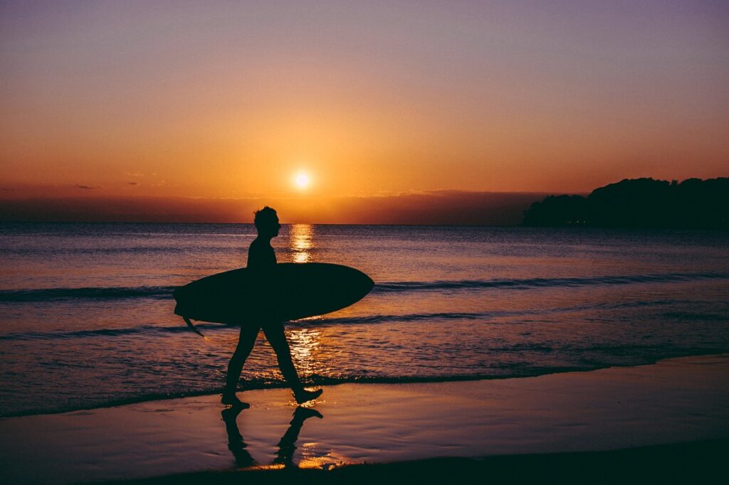 サーフィンで人生が楽しく！海を感じるライフスタイルの魅力