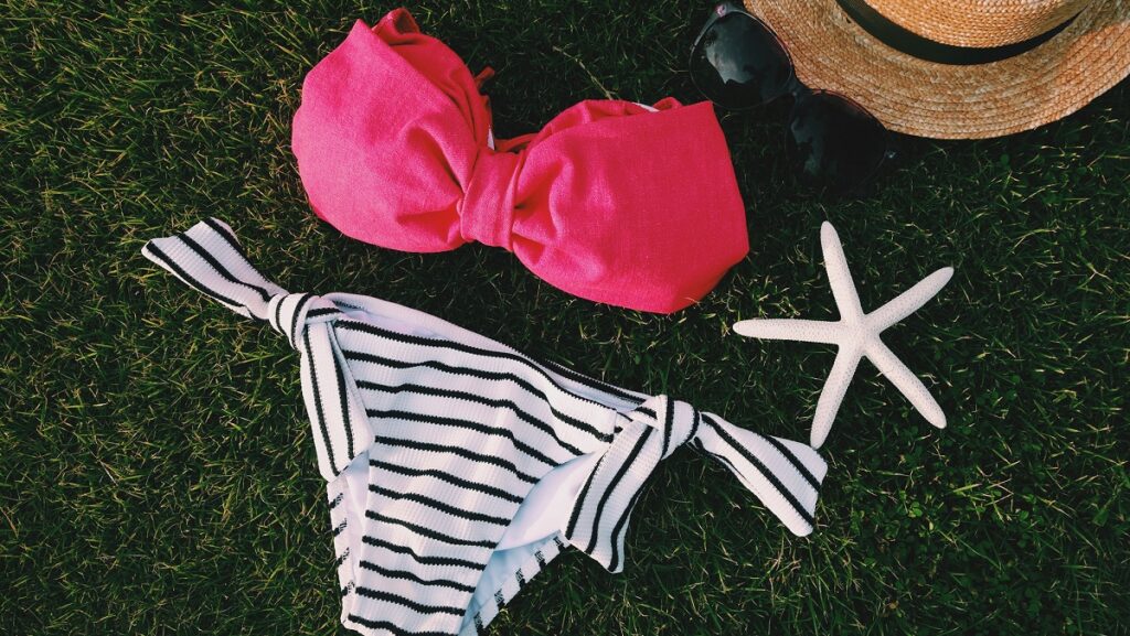 サーフィンの格好は？初心者の女子のポイントを解説