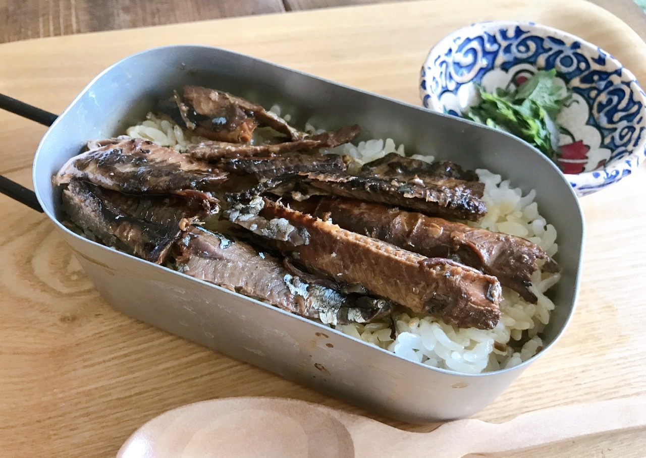 メスティン 缶1つで簡単ウマ さんまの蒲焼き丼レシピ Sun And Surf