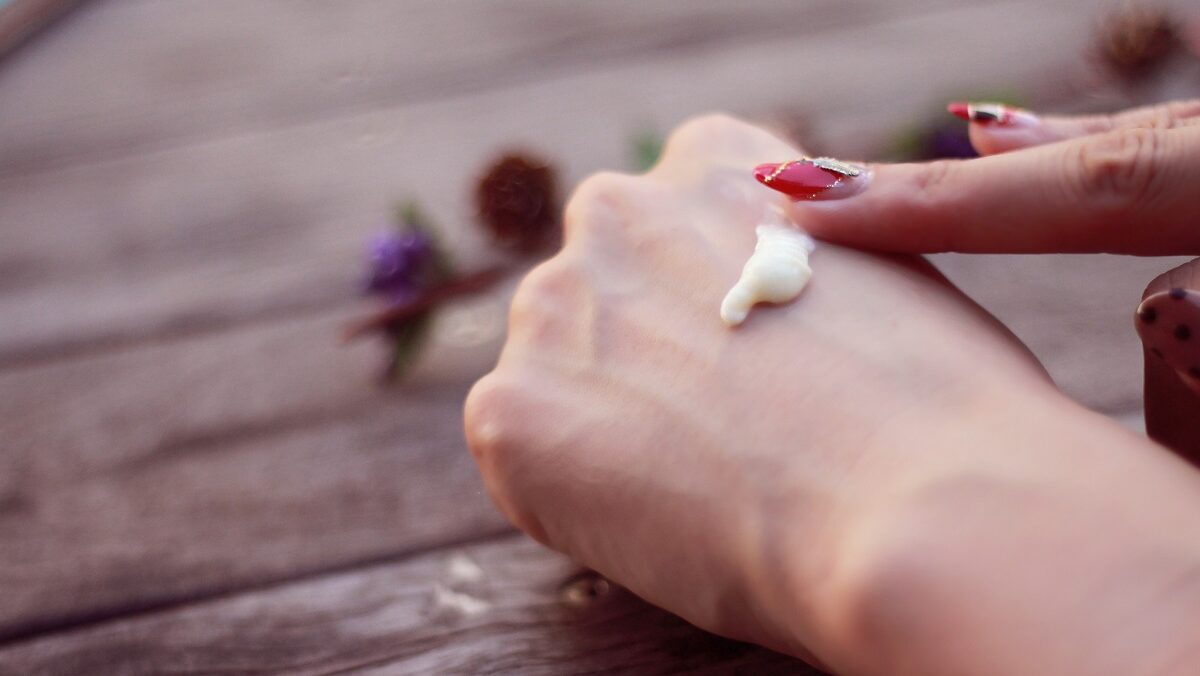 サーフィンの日焼け＆肌荒れから守るスキンケアの極意！