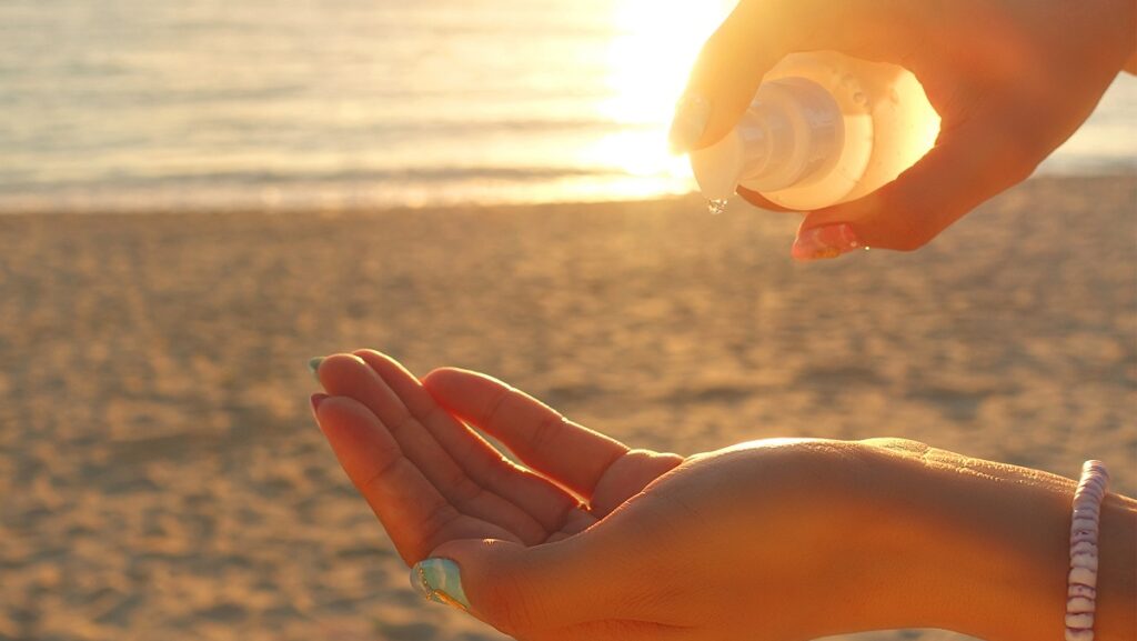 サーフィン後の日焼け肌のケアは保湿だけじゃダメ！