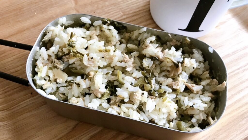 メスティンで簡単ウマ！高菜シーチキン炊き込みご飯【レシピ】