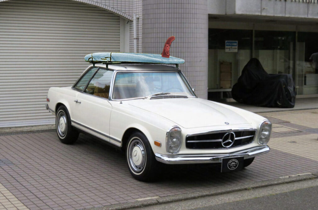 【サーフィンと車】ベンツ280SLでサーフボードを載せたら