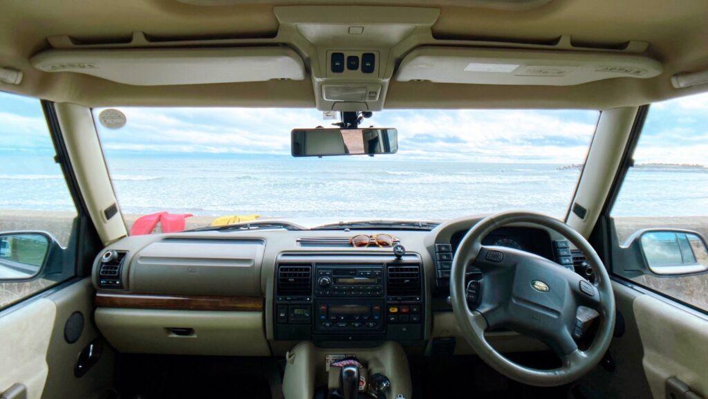 ランドローバー ディスカバリー2の内装は、レザーなどクラシカル！