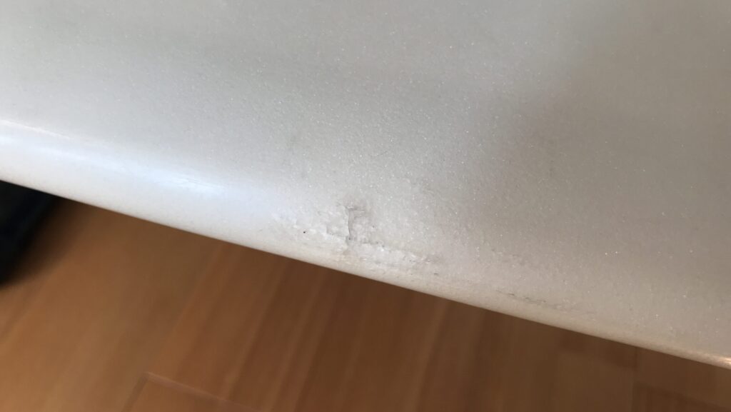 サーフボードの傷は自分で判断できる！修理の方法の決め方