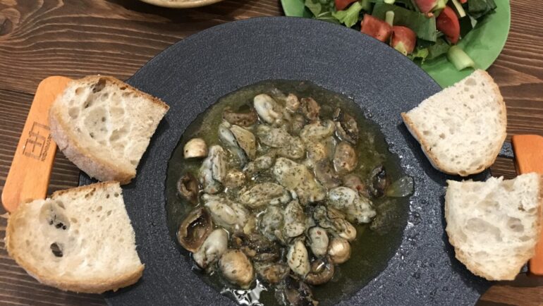 牡蠣のアヒージョ｜マルチグリドルで簡単キャンプレシピ