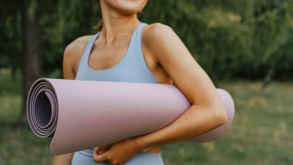 ビーチヨガのマットの選び方！外ヨガにおすすめは？